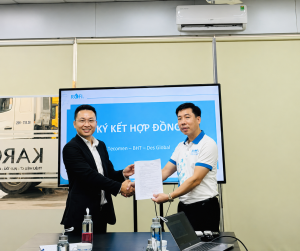 Ông Bùi Minh Đức - Giám đốc Desglobal thực hiện ký kết hợp đồng cùng đối tác Karofi.